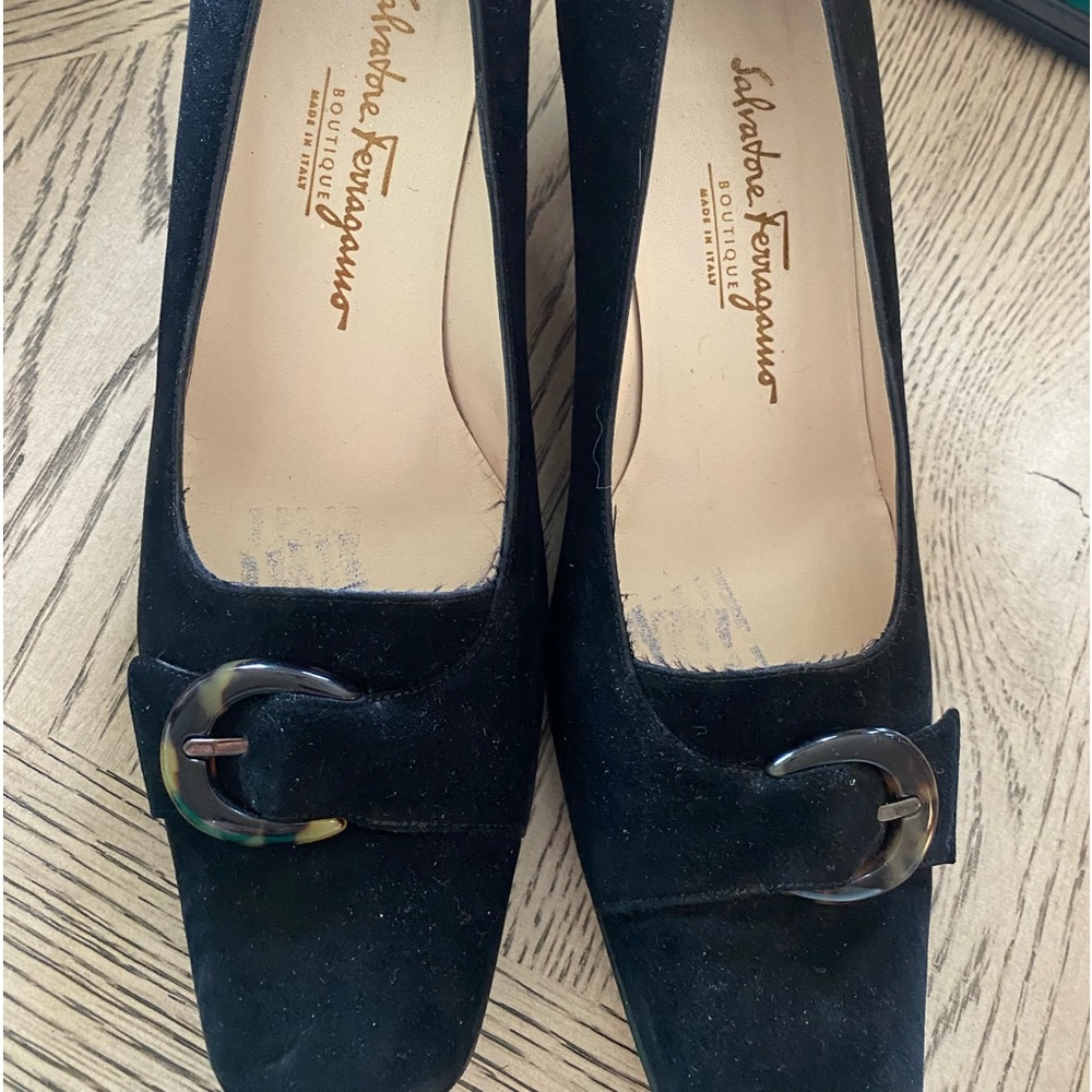 Salvatore Ferragamo WOMENS Nero Suede pumps size 8